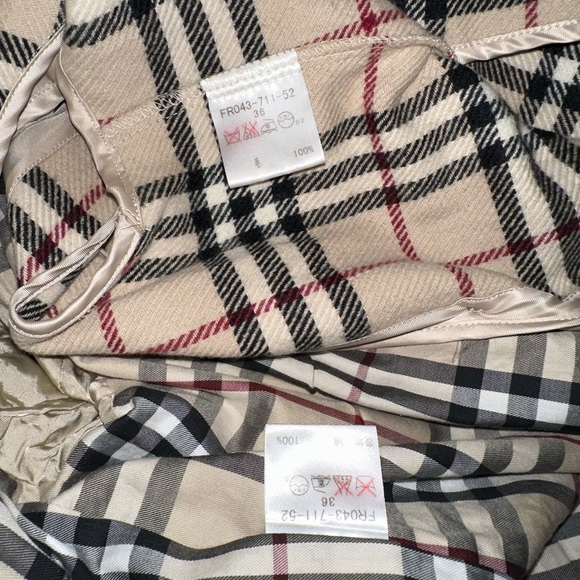 ❌SOLD❌ Burberry Trench Coat - Picture 15 of 16